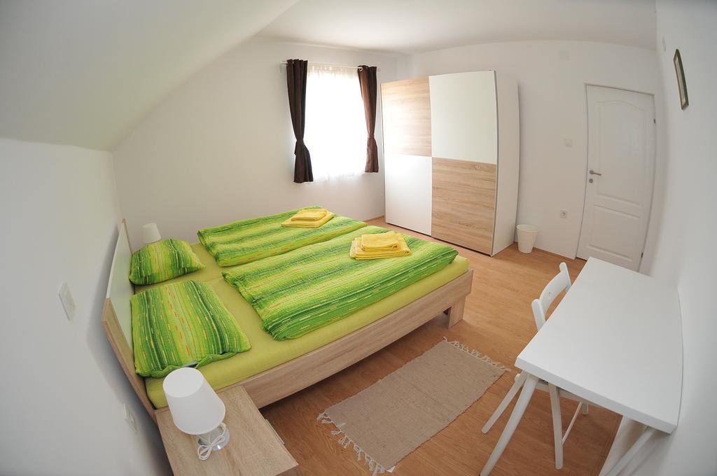 Apartments Zugec เซลิสเต เดรซิสโก ห้อง รูปภาพ