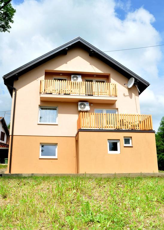 Apartments Zugec เซลิสเต เดรซิสโก ภายนอก รูปภาพ