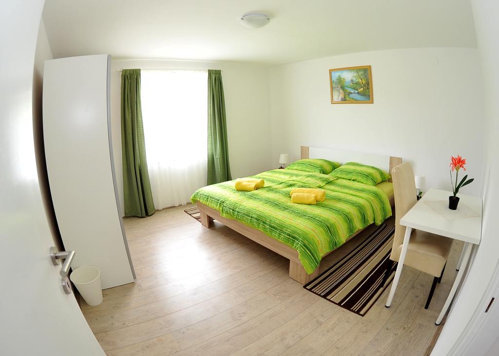 Apartments Zugec เซลิสเต เดรซิสโก ห้อง รูปภาพ
