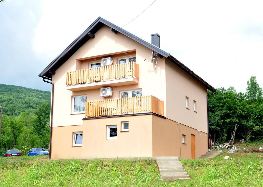 Apartments Zugec เซลิสเต เดรซิสโก ภายนอก รูปภาพ